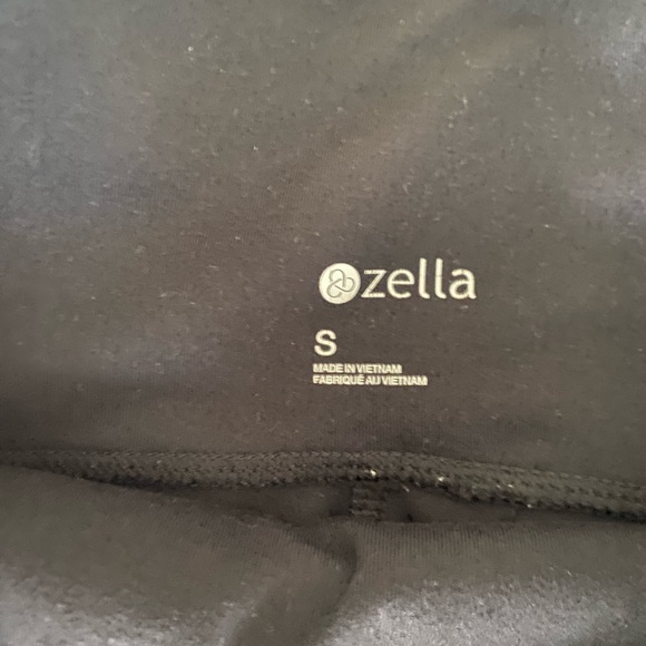 Zella black biker shorts with pockets size small - Picture 3 of 5